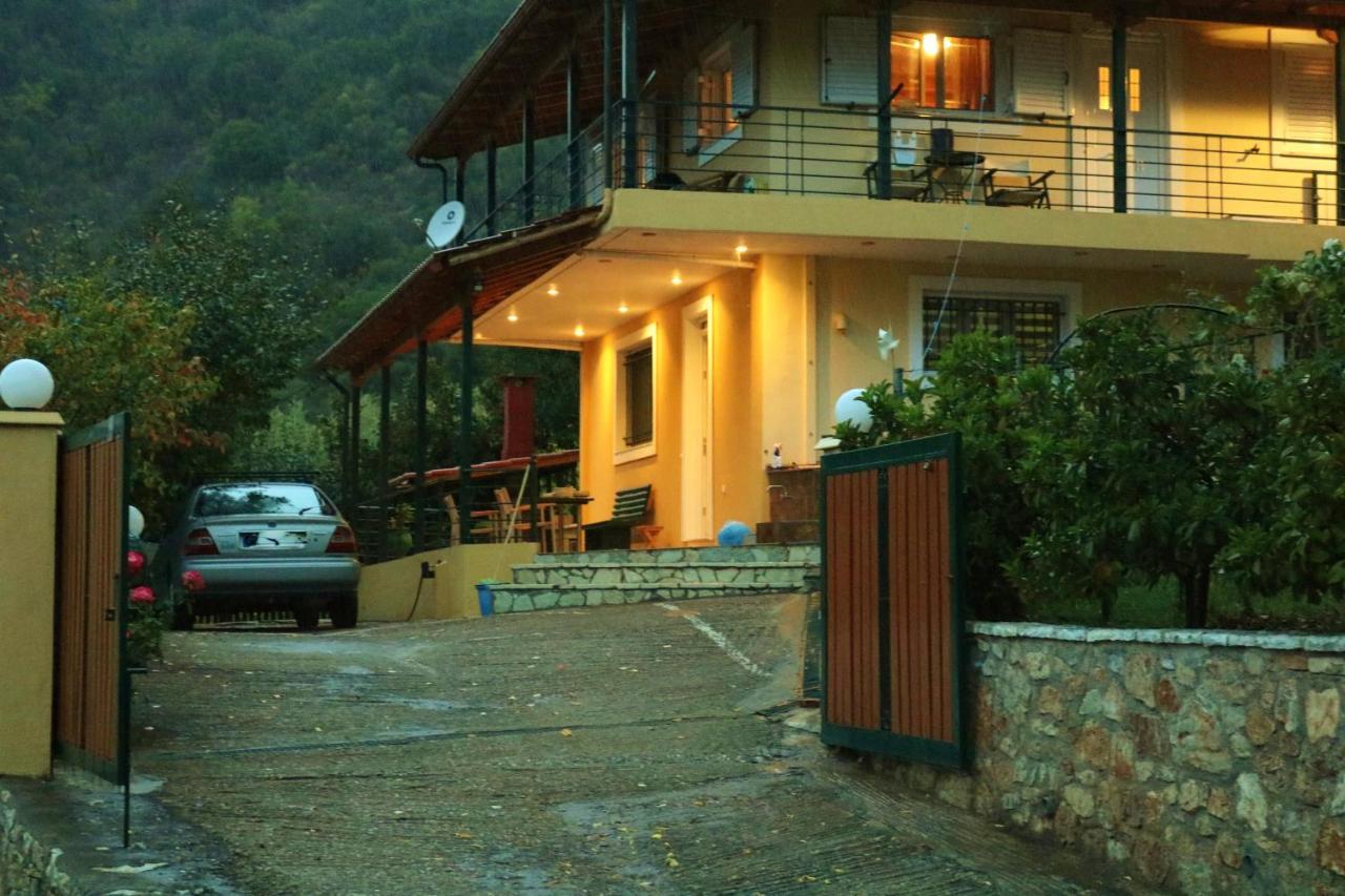 칼라브리타 Polytimi House 빌라 외부 사진