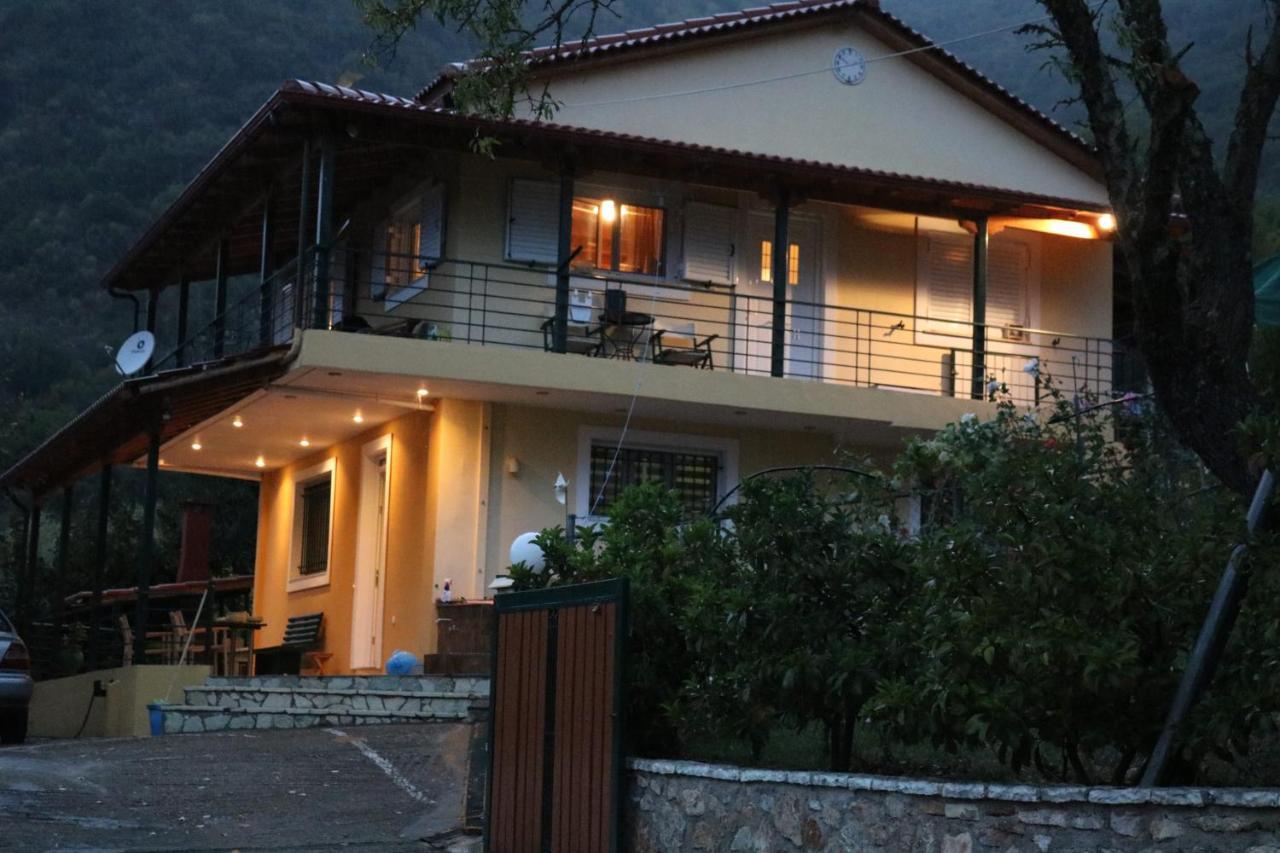 칼라브리타 Polytimi House 빌라 외부 사진